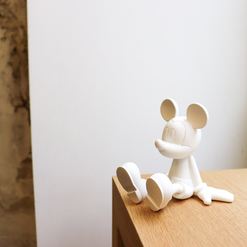 Figurine Sitting Mickey Disney par Marcel Wanders 12 cm Monochrome