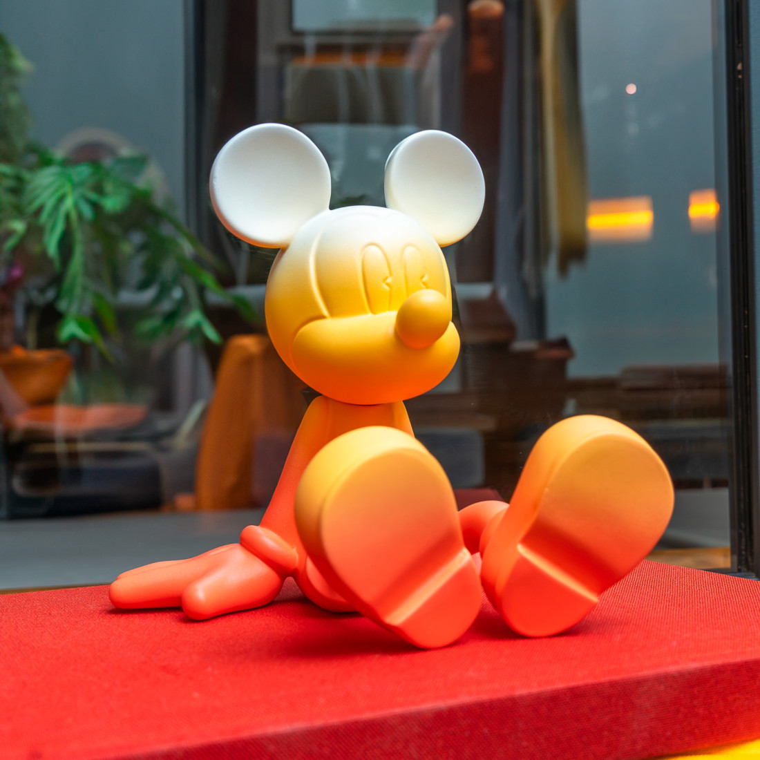 SITTING MICKEY GRADIENT - EXTRA SMALL