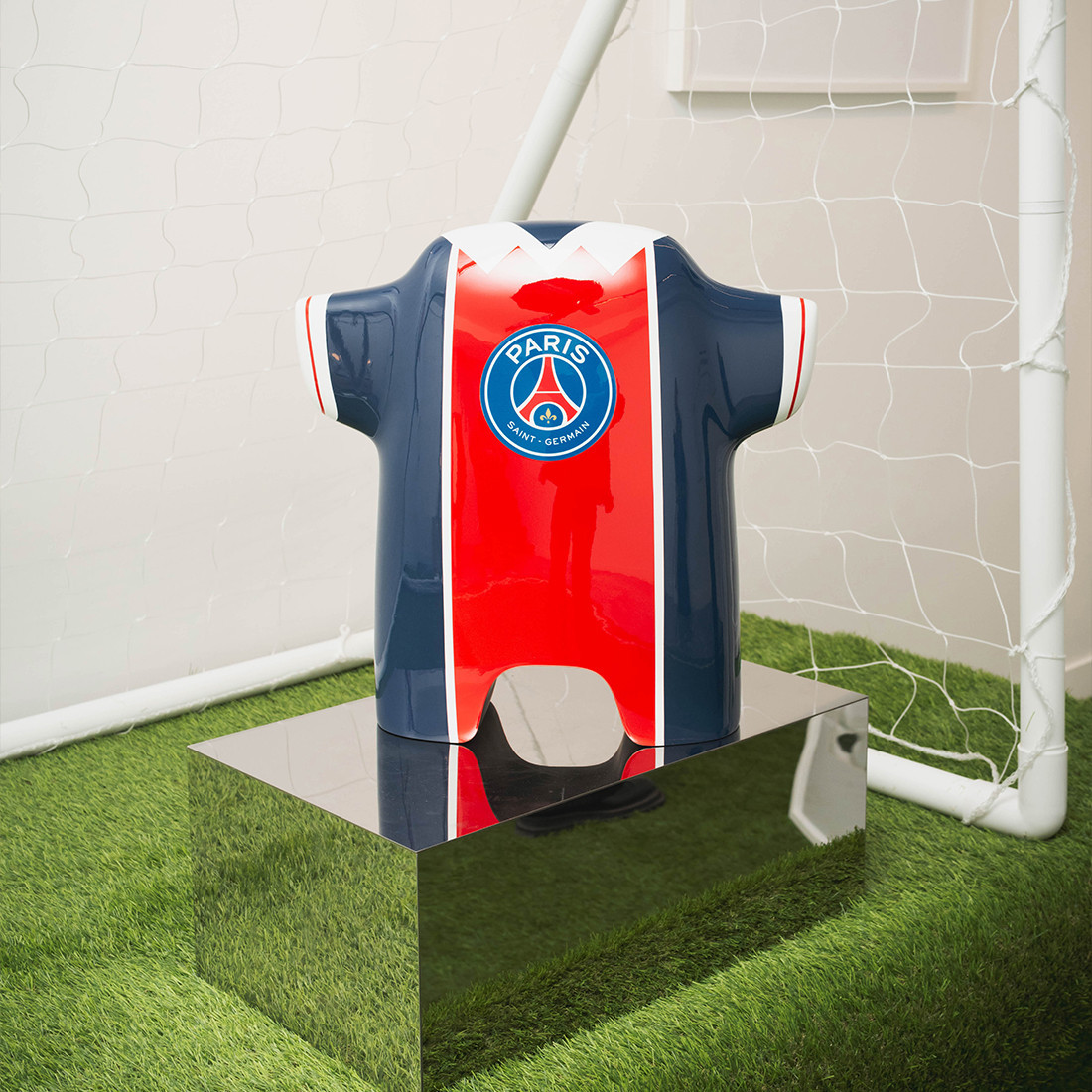 ICONS x PSG - HERITAGE SCULPTURE - MEDIUM