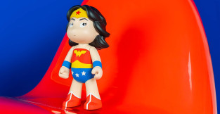 SUPER POP WONDER WOMAN - SMALL